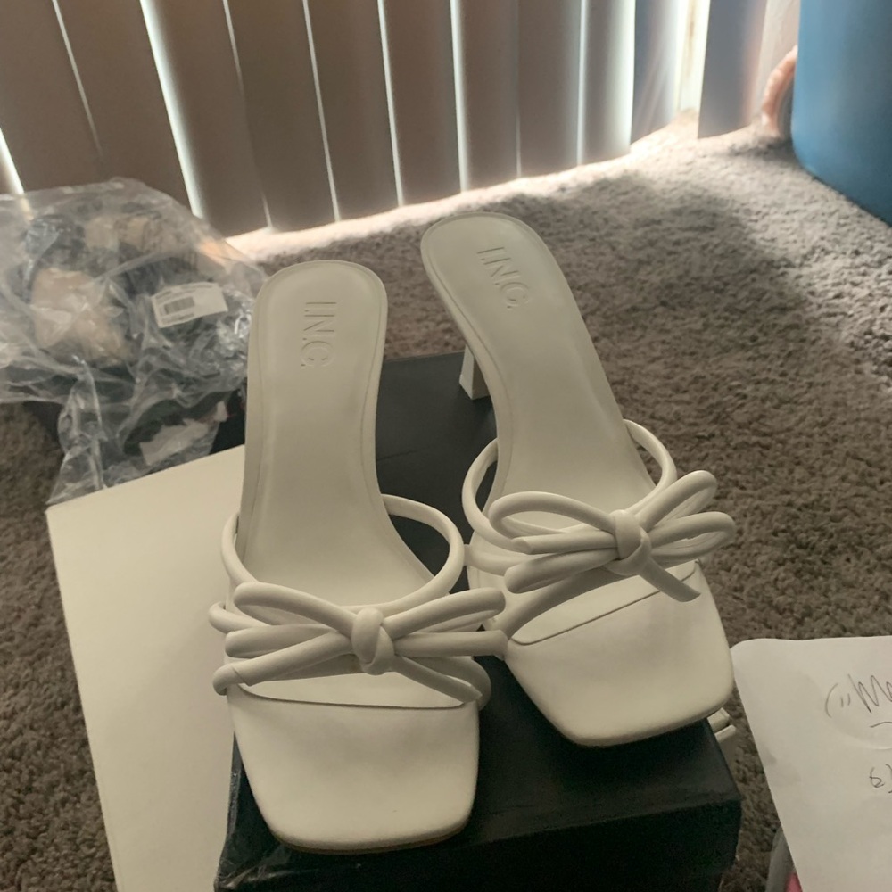 INC International Concepts White Bow Mules - Picture 2 of 3